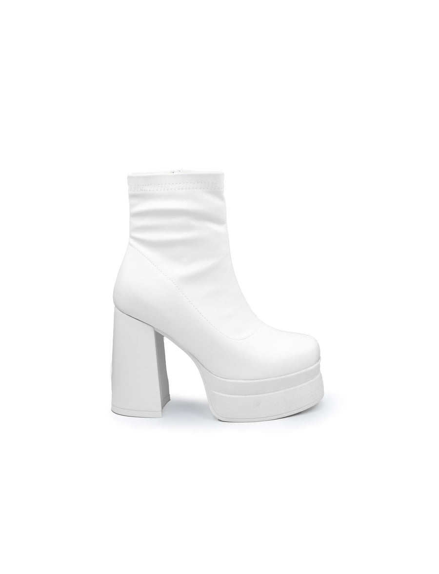 Short white, marlin boot.