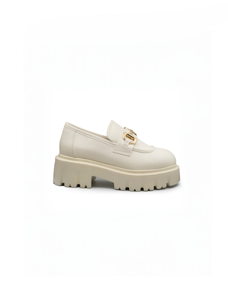 Mocasín beige.